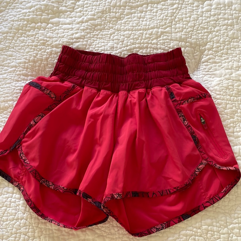 LULU size 4 pink short.